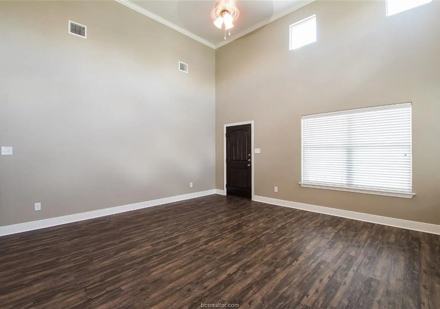 403 Fairway — Photo 3