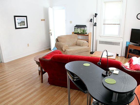Apt.100 LivingRm Alt View