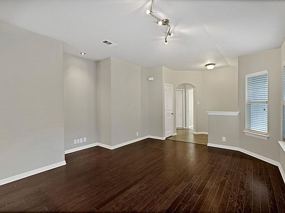 4th image of 1608 Waxberry Ln