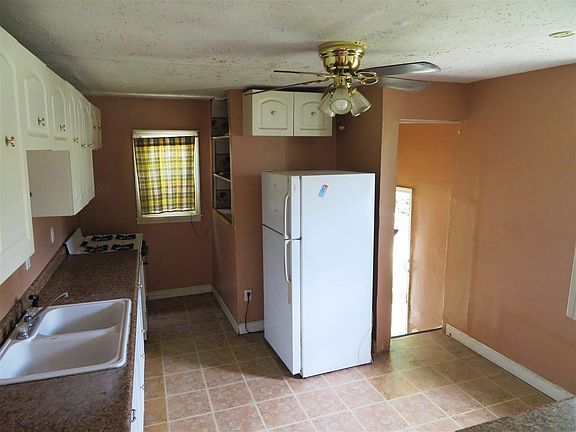 4th image of 632 Trenton Ave