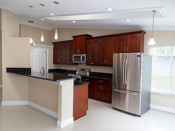 3rd image of 8115 Lesia Cir