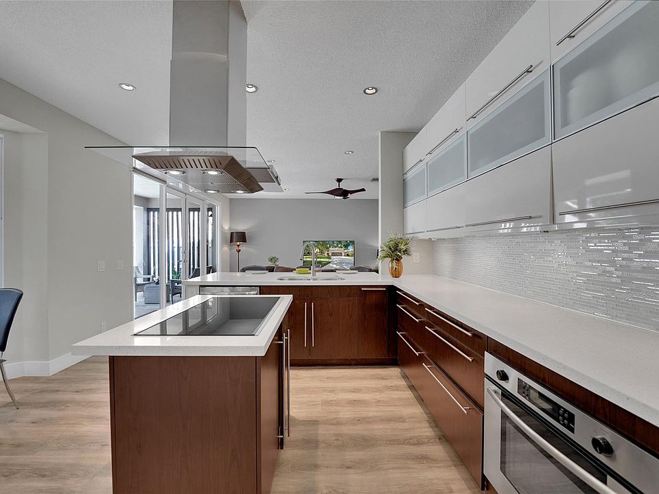 1st image of 359 Lake Crest Court