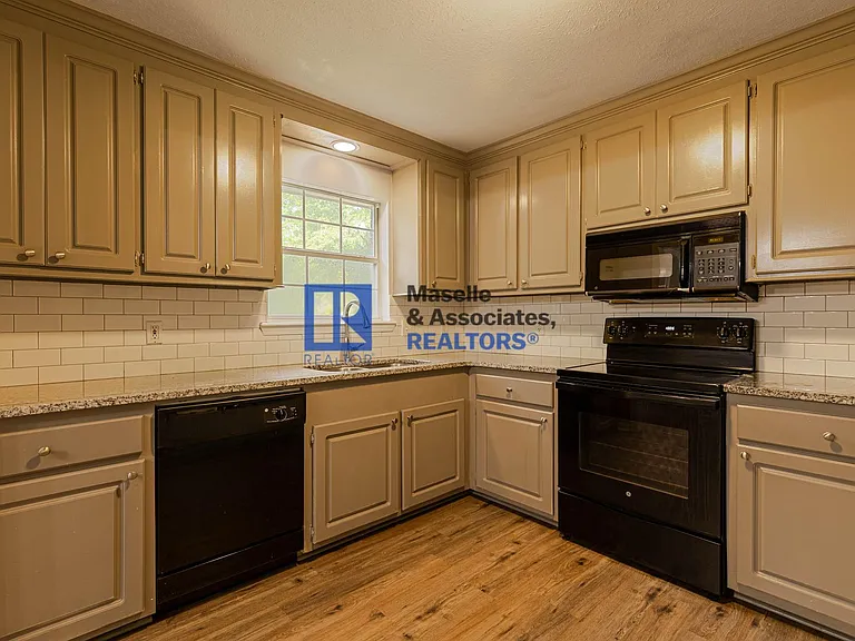 114 Fox Meadow Dr — Photo 13