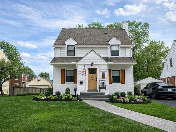 436 East Dr, Oakwood, OH 45419