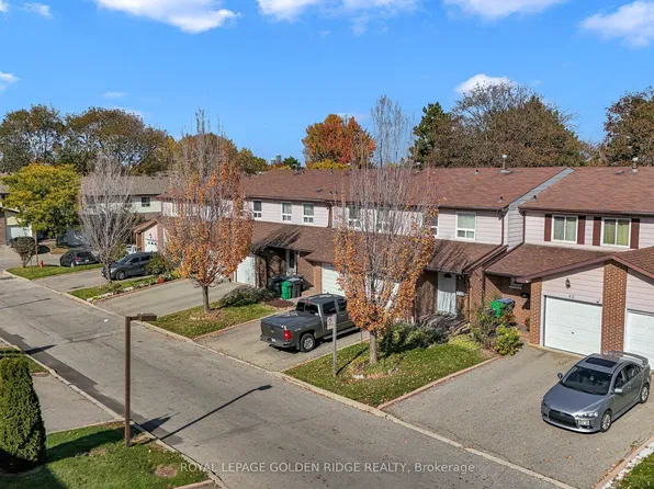 3525 Brandon Gate Dr #45, Mississauga, ON L4T 3M3