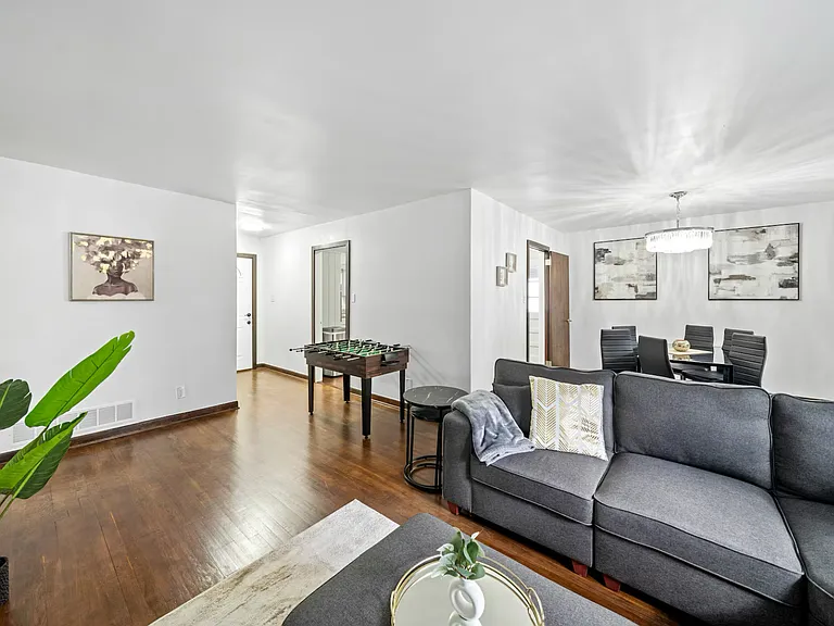 1127 Rogeretta Dr — Photo 4