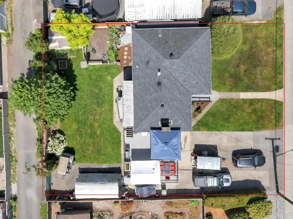 430 Montgomery St, Coquitlam, BC V3K 5G6