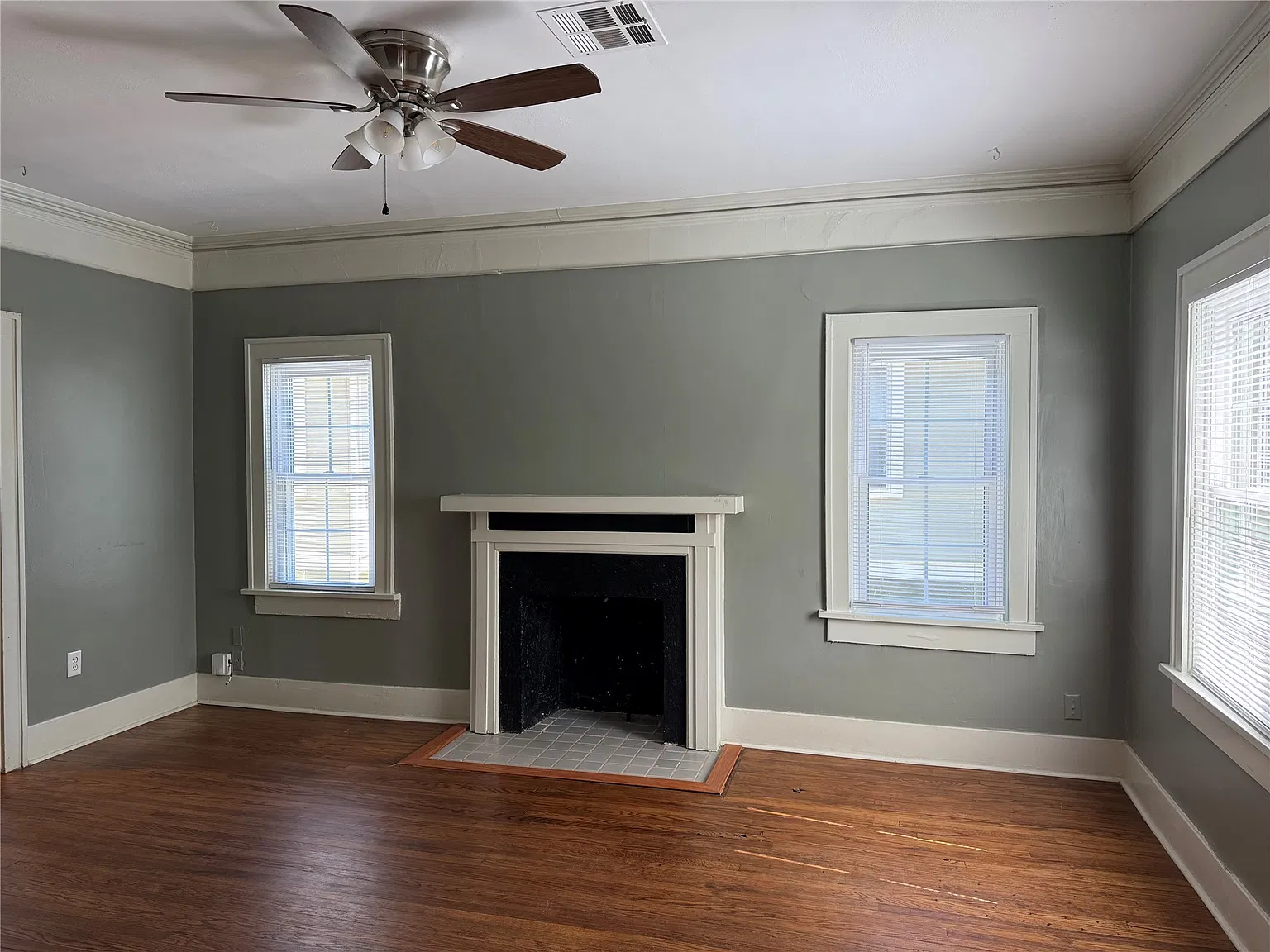 3 bed, 1.0 bath, 1222 sqft, $1,600 — Photo 4