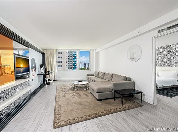 4th image of 1100 West Ave #604