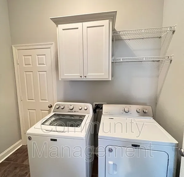 8027 Seville Ct — Photo 14