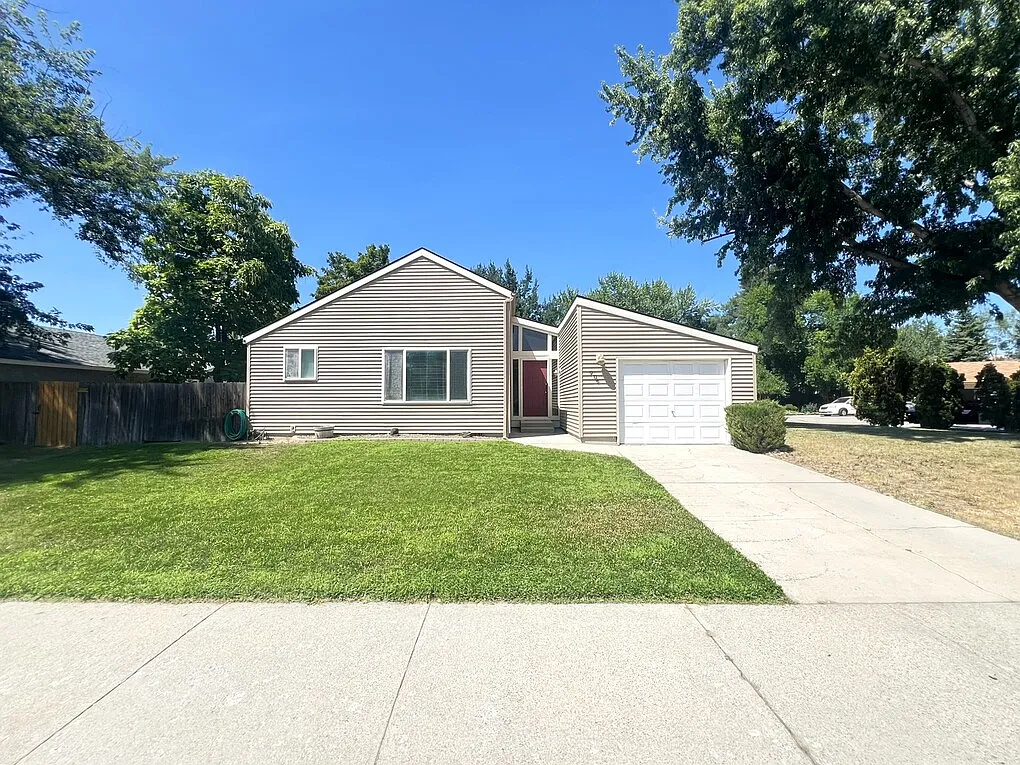 2 bed, 900 sqft, $1,800 — Photo 3