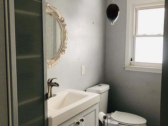 4th image of 1424 Jewett Ave #1