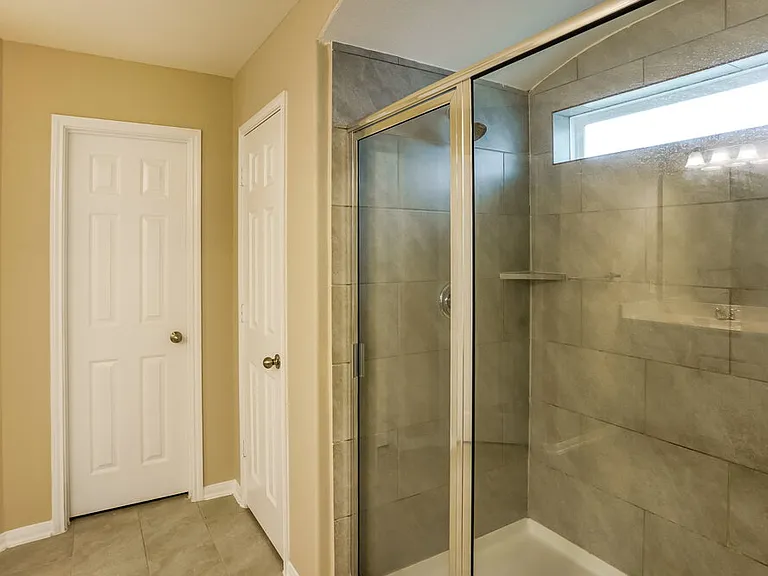 1902 Walnut Green Cir — Photo 12