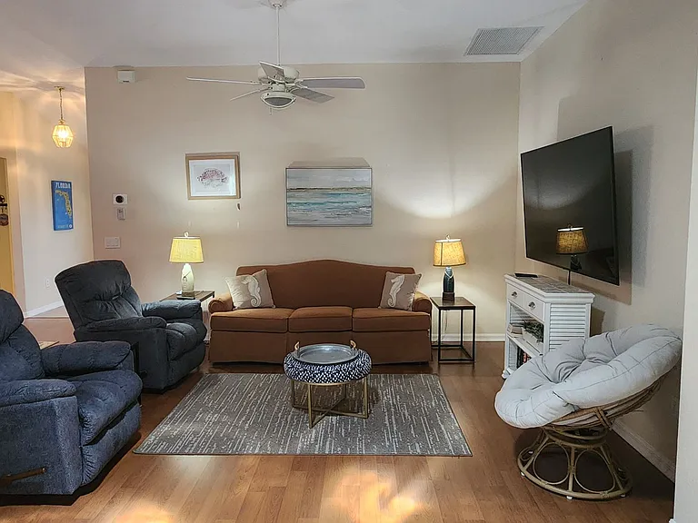 1426 Forest Acres Dr — Photo 4