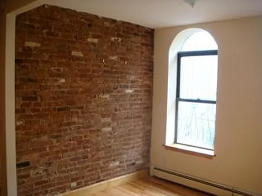 Rented by Robyn Lee, LREB | media 14