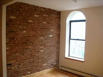 Rented by Robyn Lee, LREB