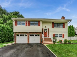 61 Clover Hill Dr, Flanders, NJ 07836