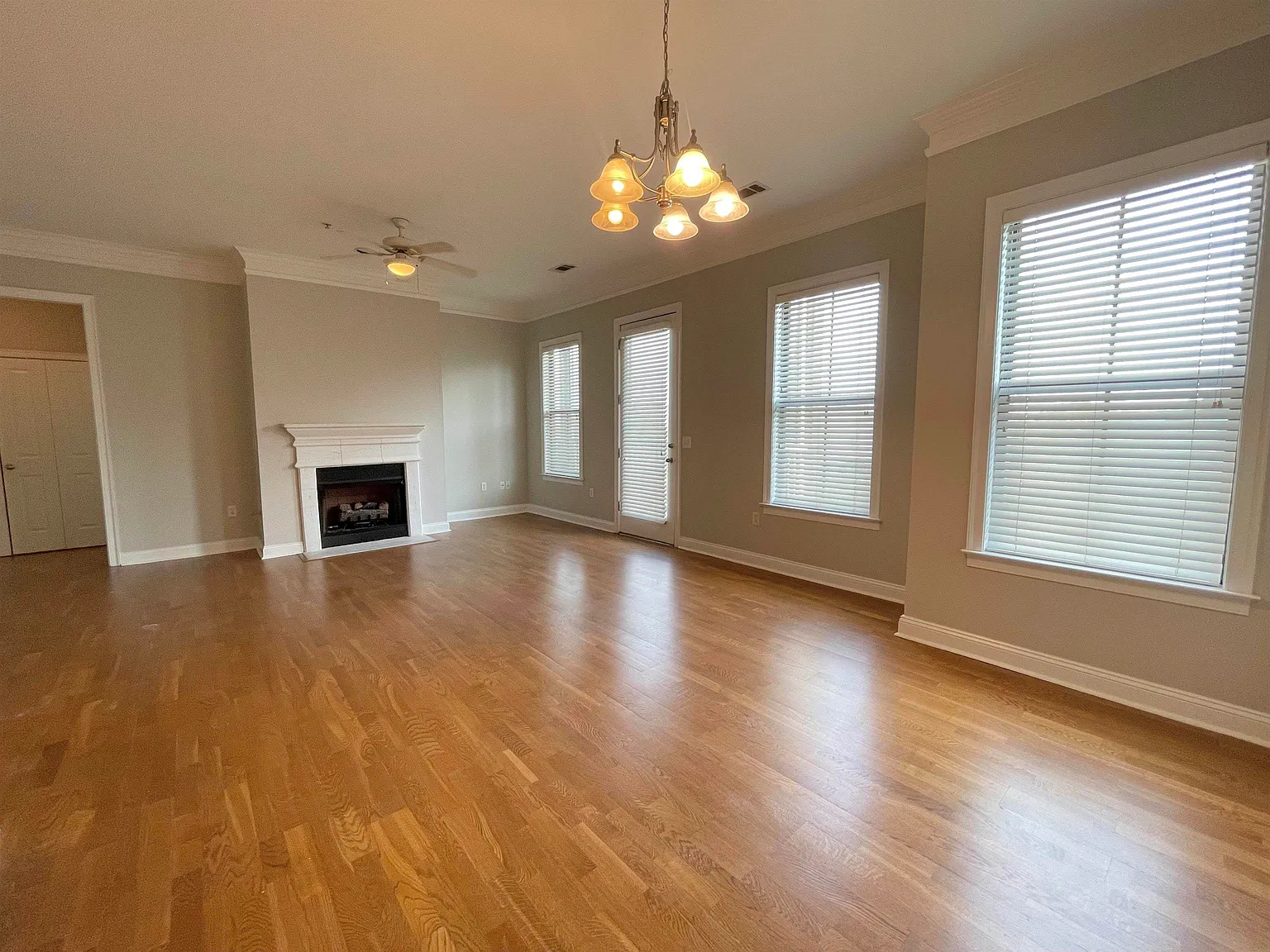2 bed, 2.0 bath, 1669 sqft, $2,025 — Photo 3