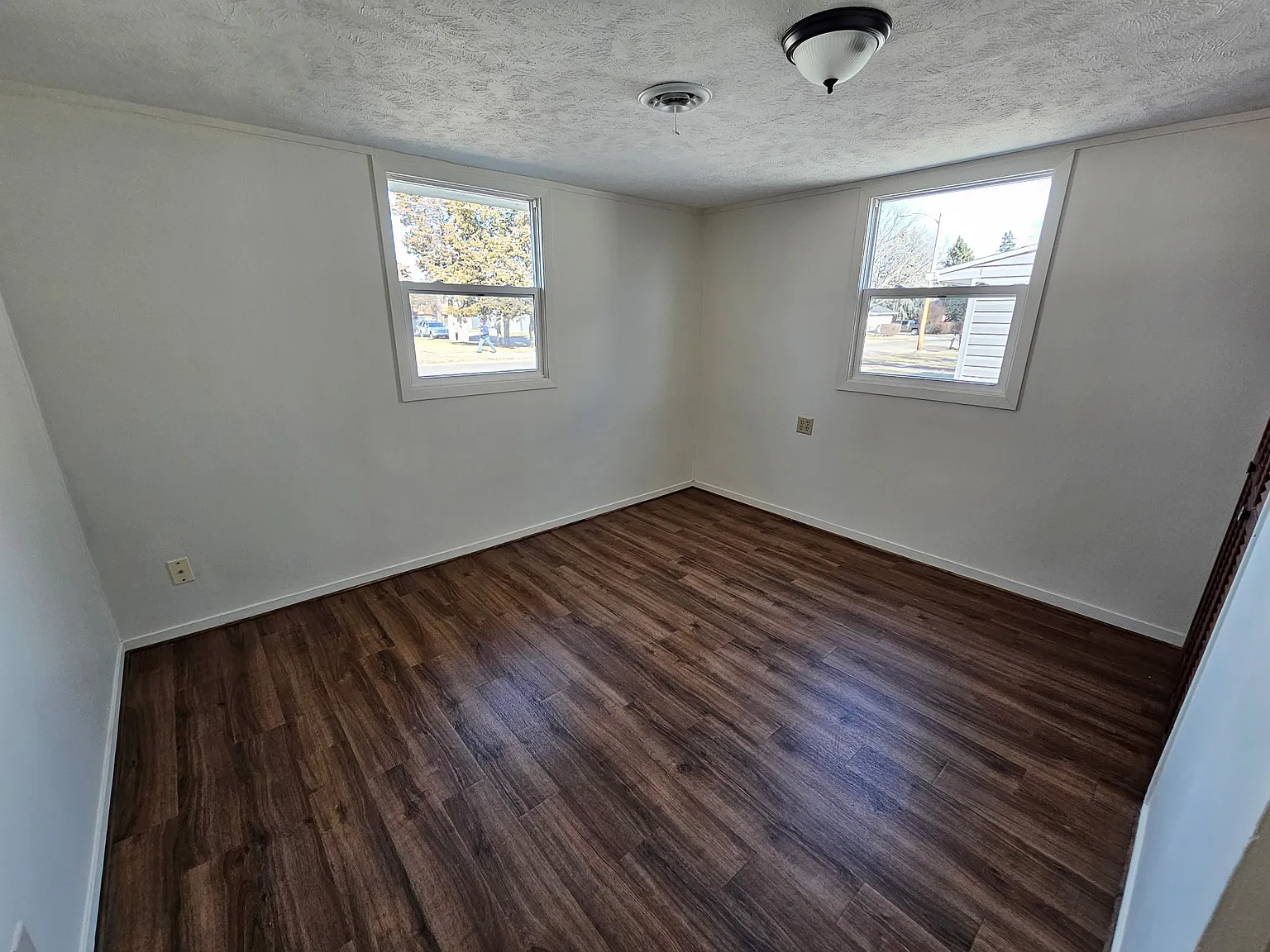 3 bed, 864 sqft, $1,500 — Photo 3