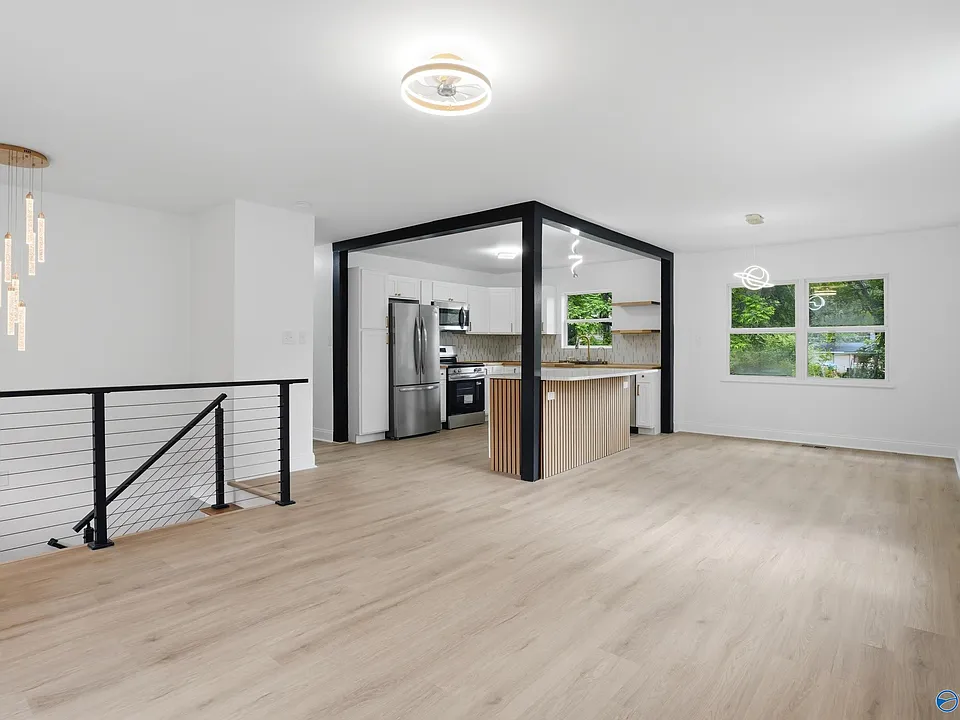 439 N Edgemont Cir NW