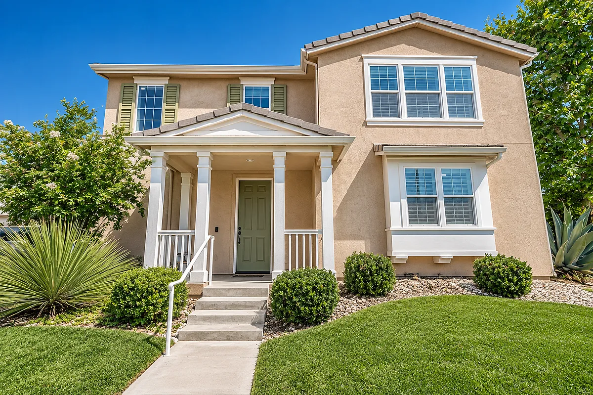3 bed, 3.0 bath, 1849 sqft, $4,500 — Photo 1