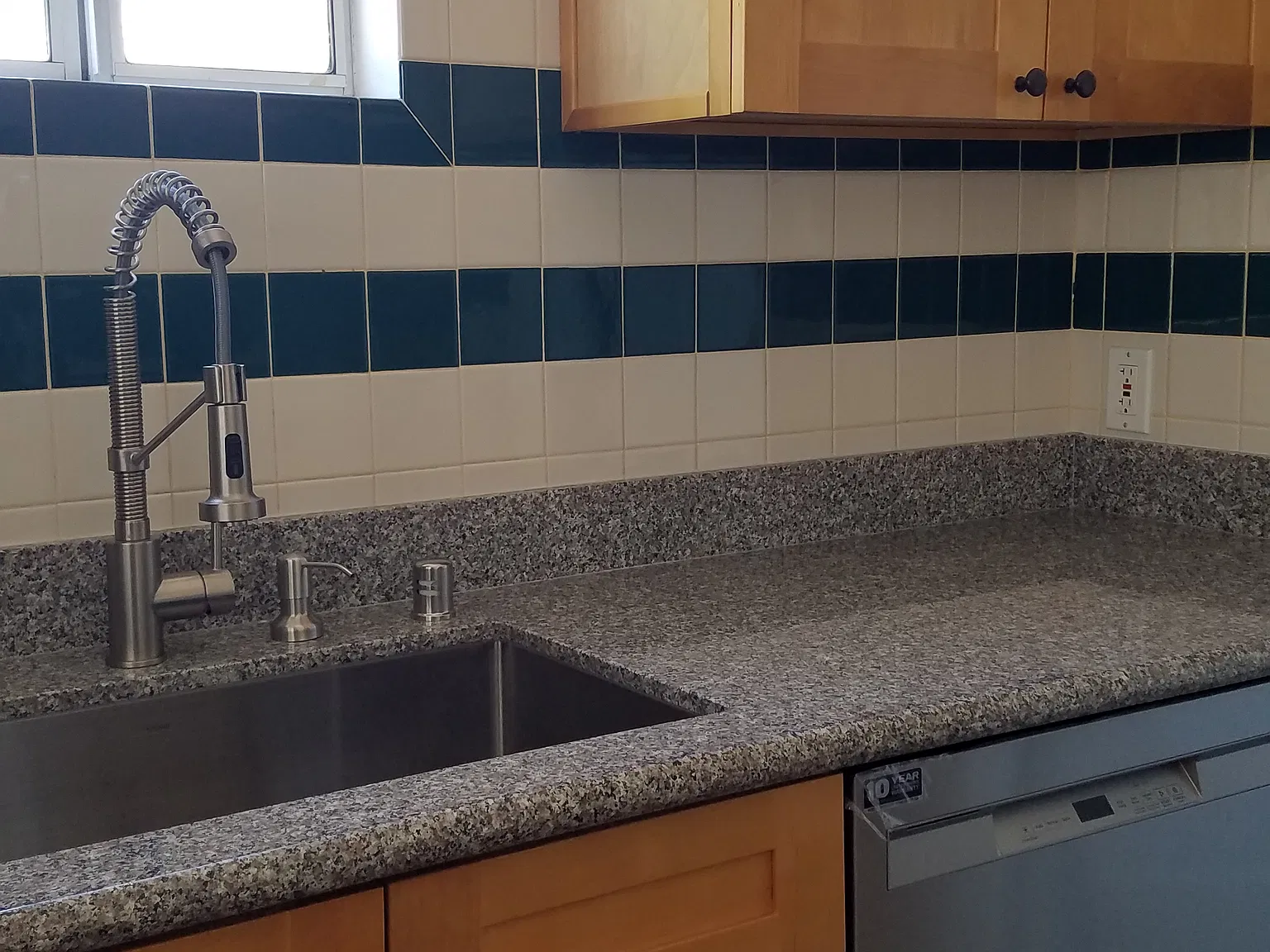 2 bed, 1.5 bath, 850 sqft, $3,100 — Photo 3