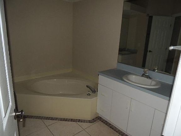 5th image of 1625 SW Alvaton Ave