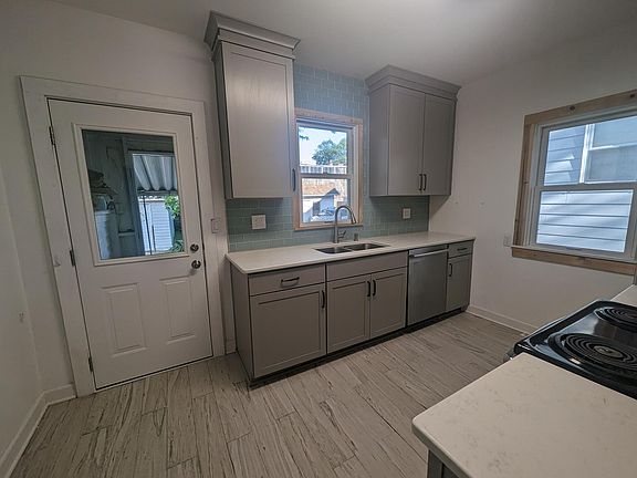4th image of 1499 Ridgewood Ave