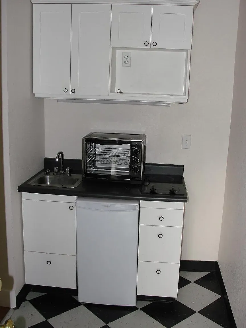 Studio, 165 sqft, $899 — Photo 2