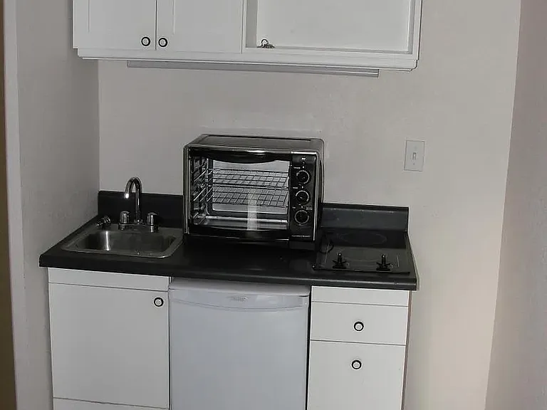 2241 NW Hoyt St #106 — Photo 2
