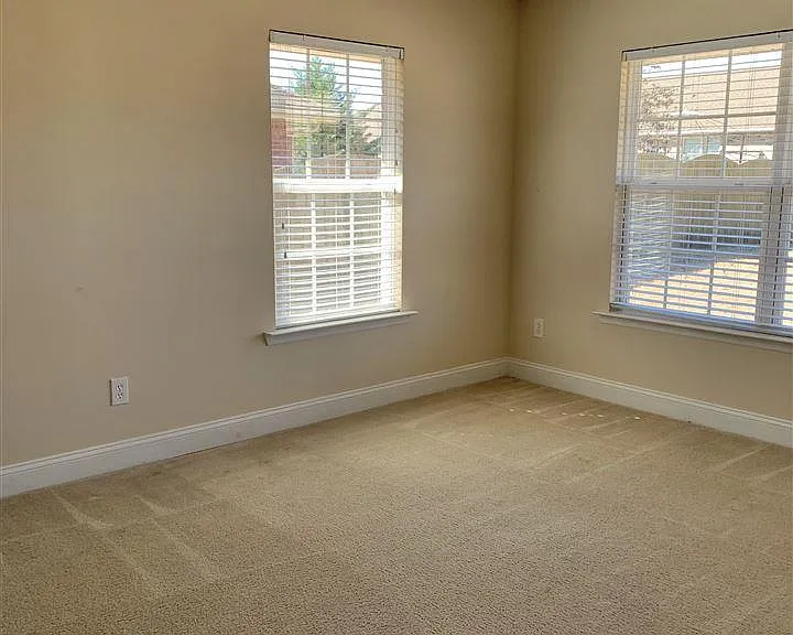 115 E Crest Way — Photo 13