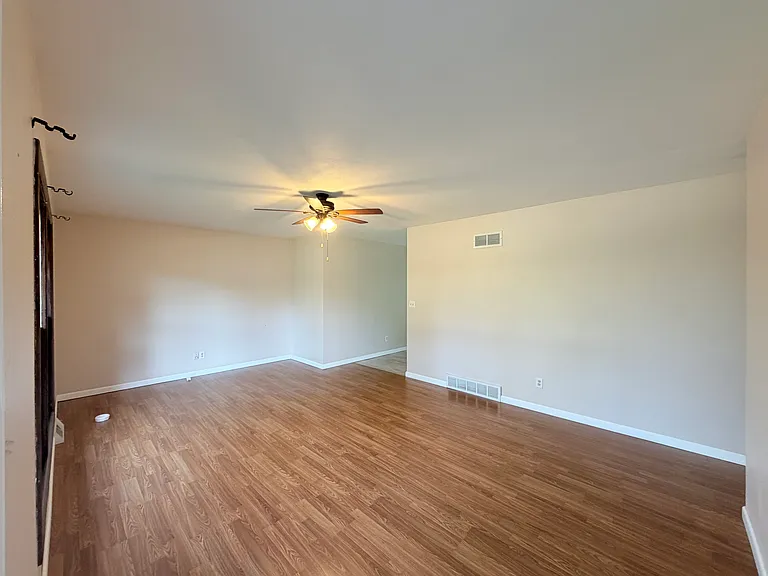 1002 W Saunders St — Photo 5