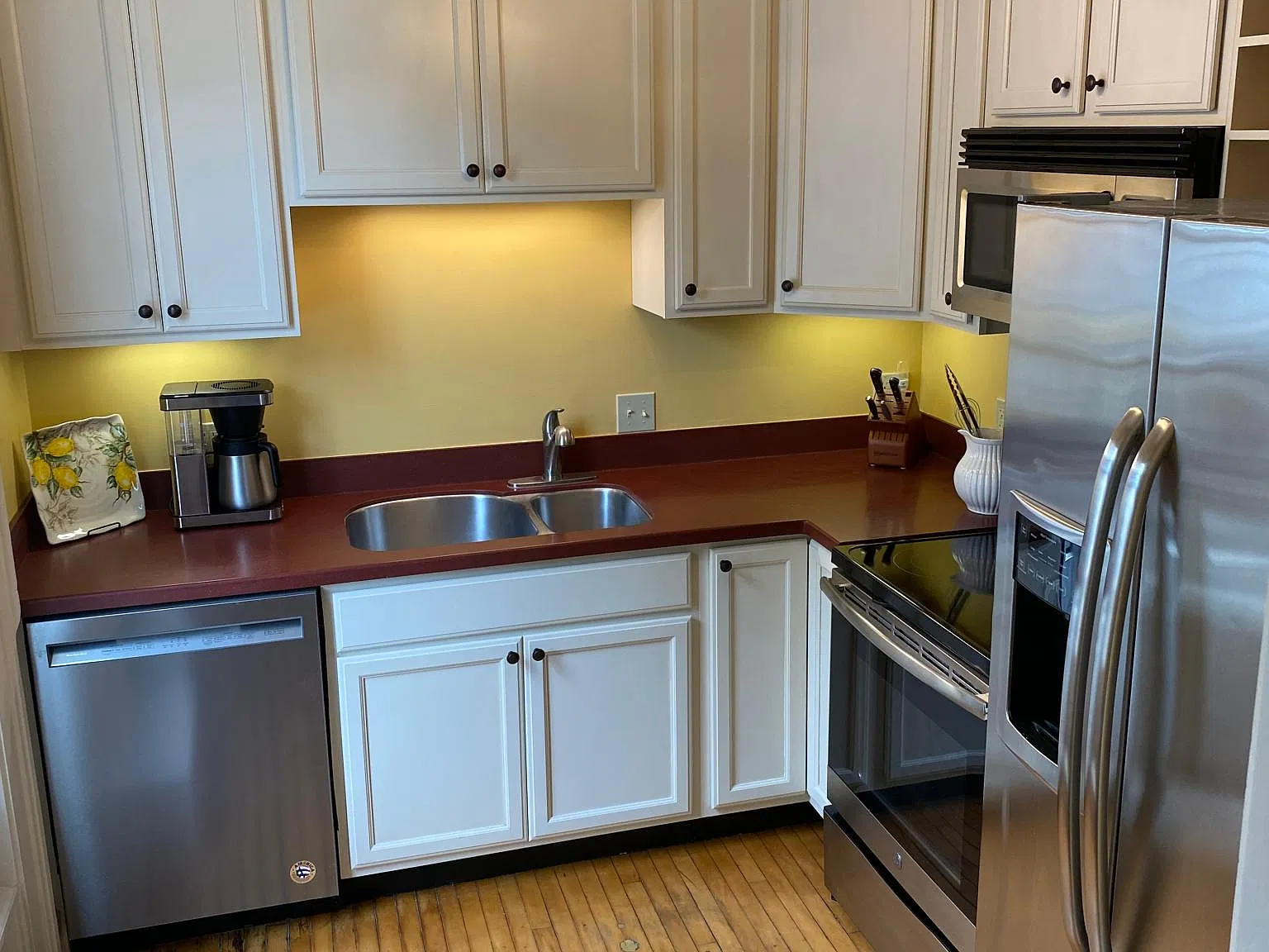 1 bed, 1000 sqft, $2,200 — Photo 1