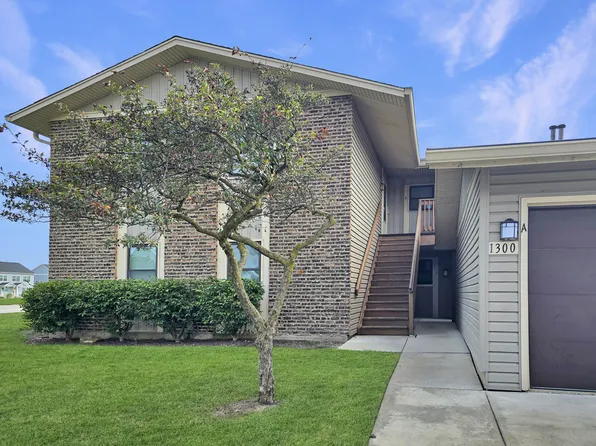 1300 Bamburg Ct Unit C, Hanover Park, IL 60133