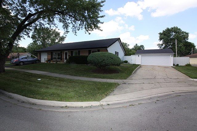 2nd image of 7823 Berkshire Ct