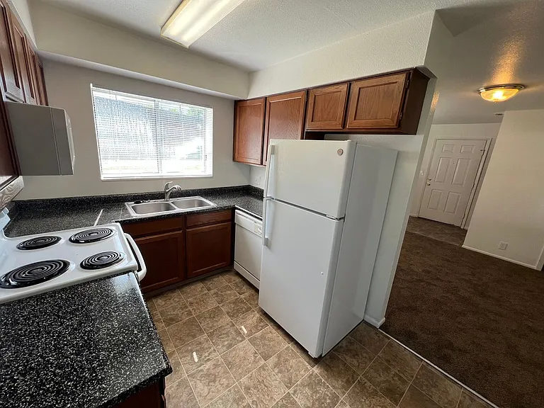 4689 S Brookwillow Cv #B — Photo 16