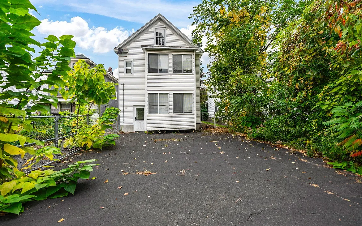 3 bed, $1,650 — Photo 3