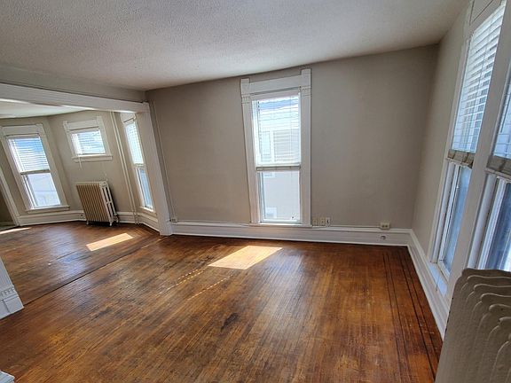 3rd image of 2747 Aldrich Ave S #1