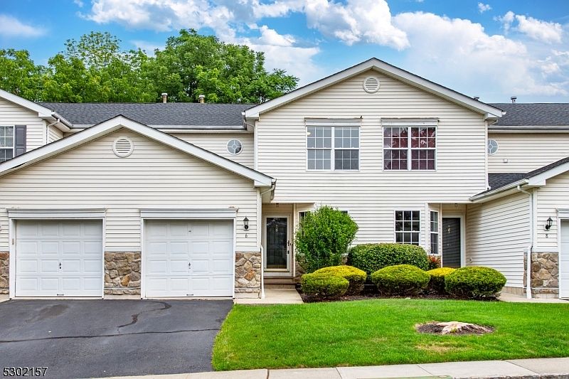 1st image of 6 Meadow Lakes Dr