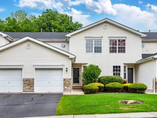 6 Meadow Lakes Dr, Hamburg Boro, NJ 07419