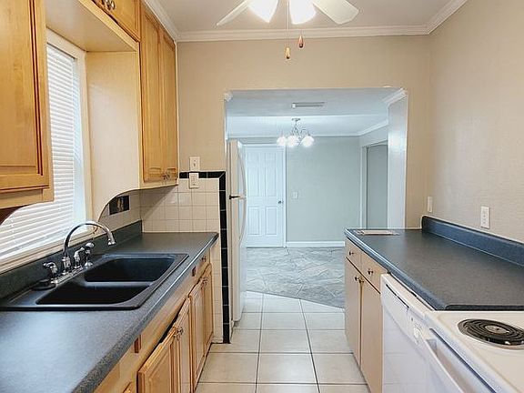 5th image of 800 28th St N