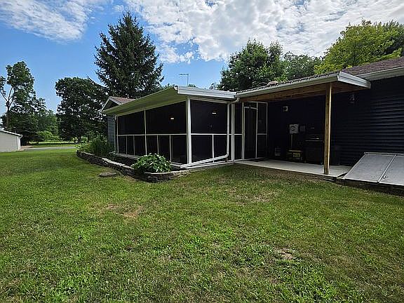 3rd image of 351 N Huber Ln