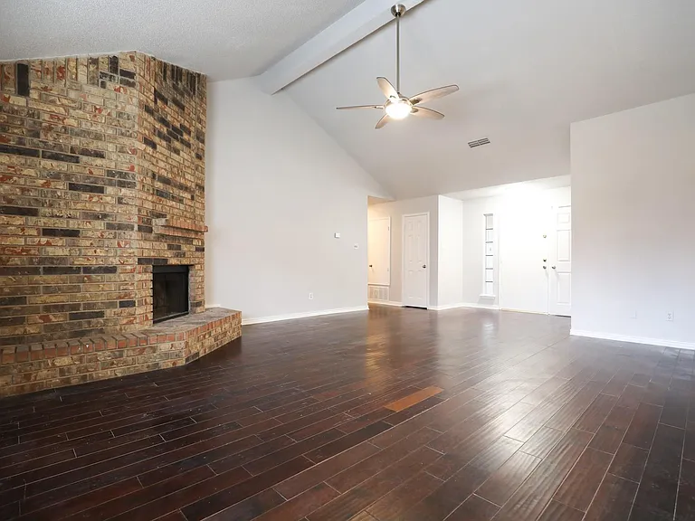 1816 Chatham Dr — Photo 4