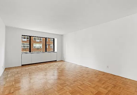 4th image of 175 E 74th St APT 9C