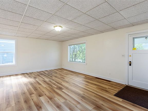 3rd image of 706 Cook Ave