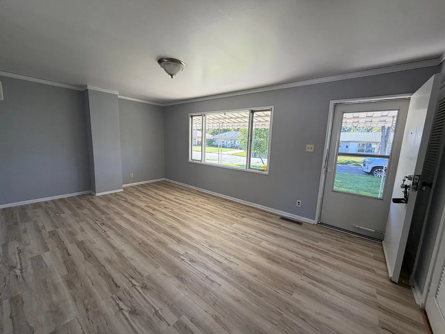 3 bed, 1400 sqft, $1,200 — Photo 2