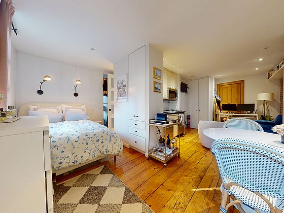 3rd image of 340 W 11th St #9