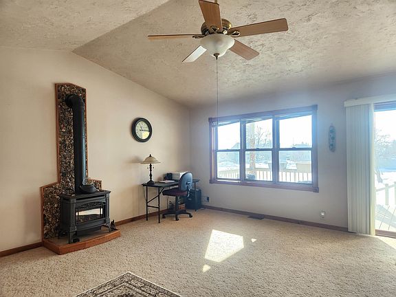 3rd image of 608 W 3rd St