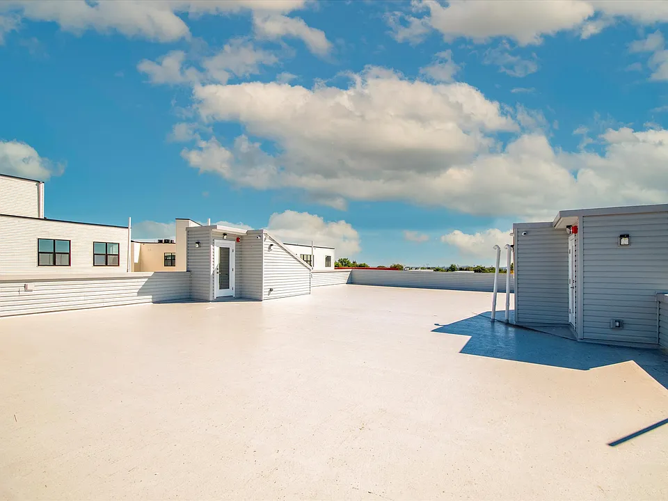 2215 N 7th St #8