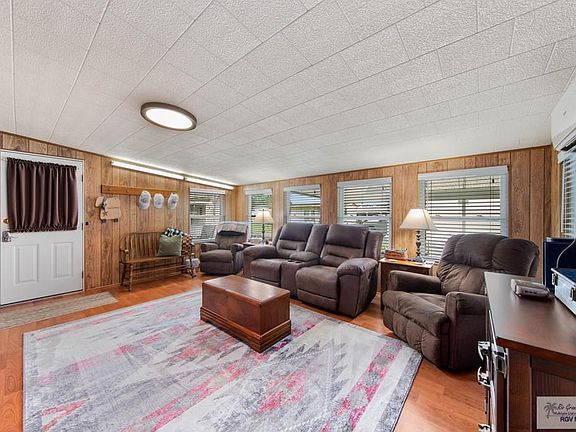 5th image of 1402 Sunwest Blvd